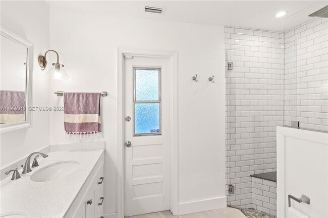 Building Photo - 17341 SW 74th Ave