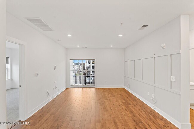 Building Photo - 827 Stiller Ln