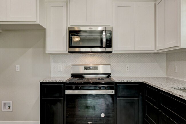 Building Photo - 721 League Cir