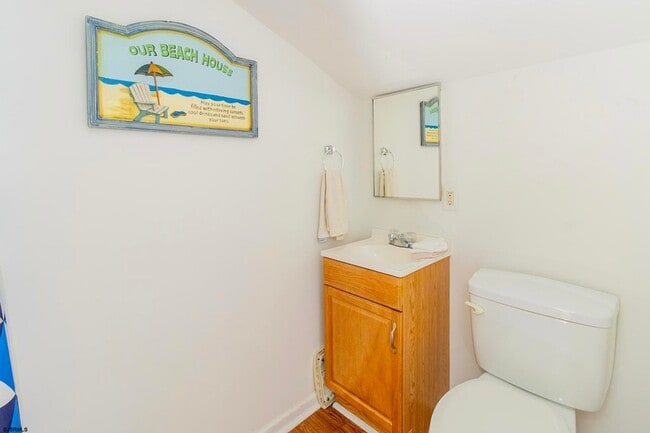 Building Photo - 5 N Newport Ave