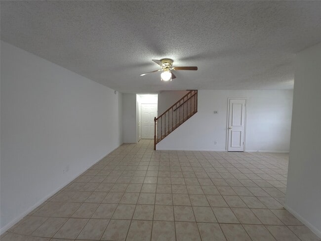 Building Photo - 7126 Deer Creek Ct