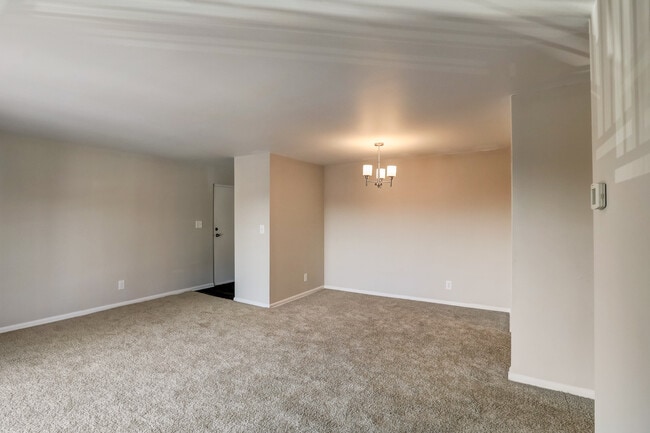 Building Photo - Hillsdale Manor