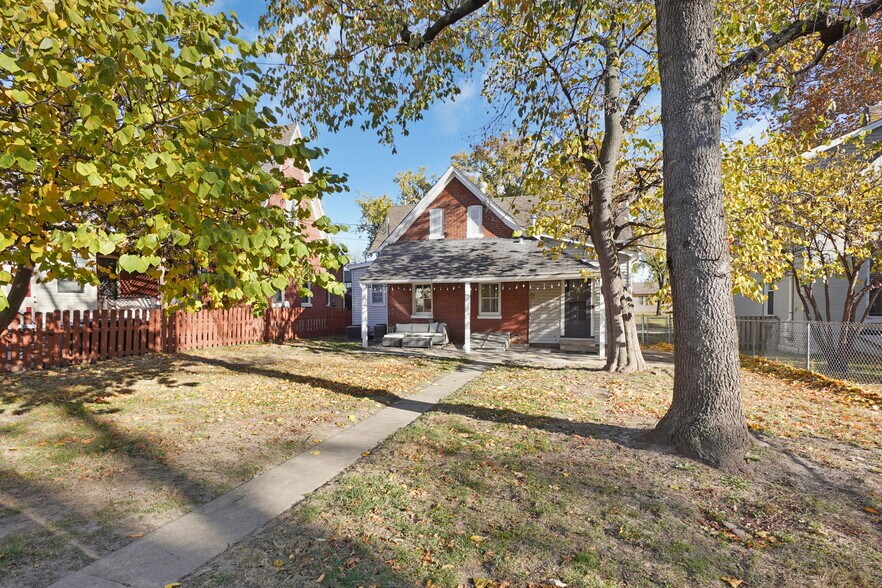 Building Photo - 1015 N 5th St