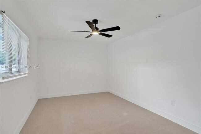 Building Photo - 922 NW 4th Ave