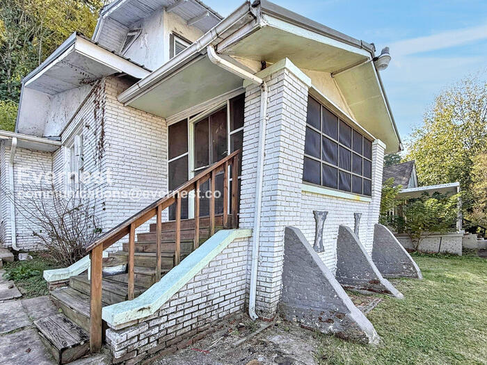 Building Photo - 1629 16th Ave S