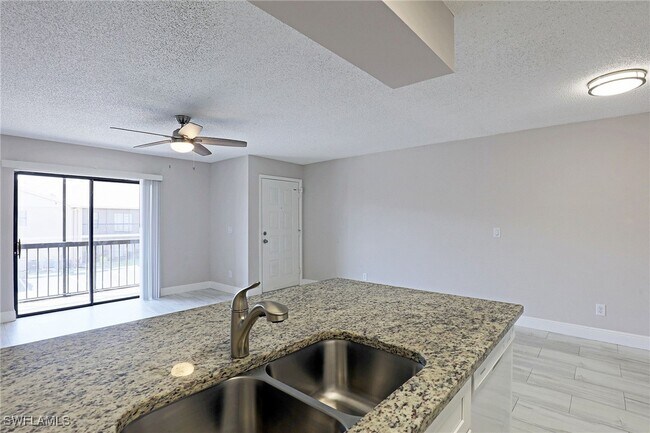 Building Photo - 5305 Summerlin Rd