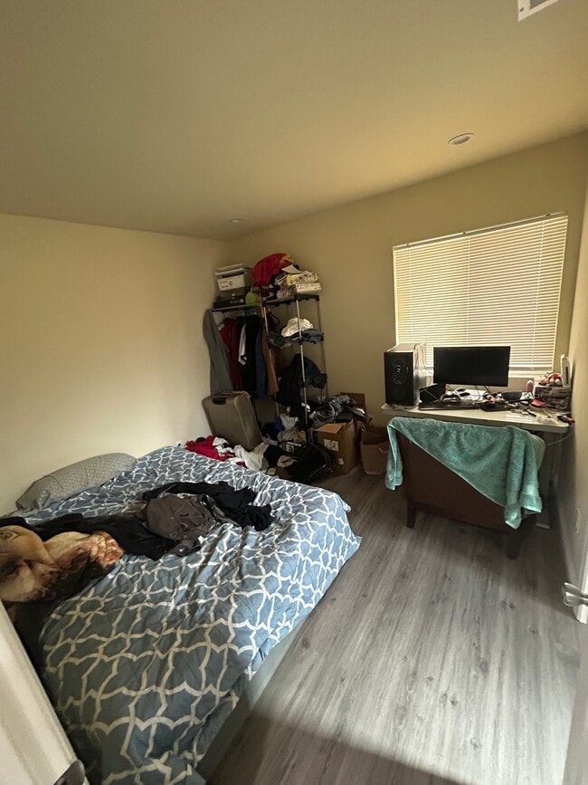 Building Photo - 7446 Tampa Ave