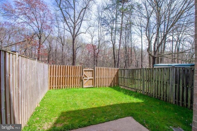 Building Photo - 9709 Lakepointe Dr