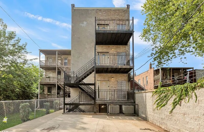 Building Photo - 1353 S California Ave