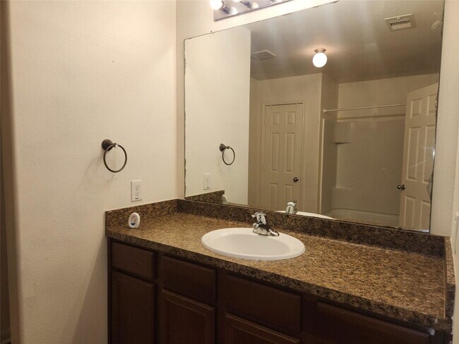 Building Photo - 303 Pine Mist Ln