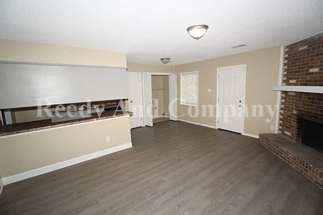 Building Photo - 3879 Briar Pl