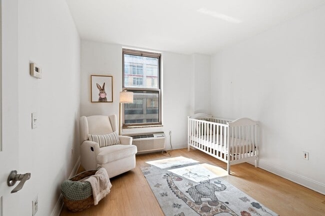 Building Photo - 10 Regent St