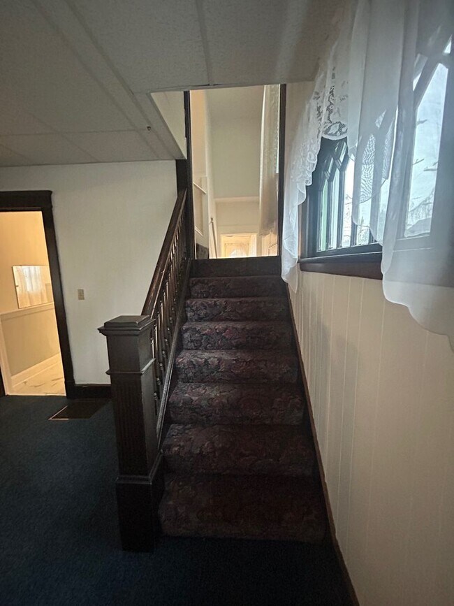 Building Photo - Charming 3-Bedroom Property in Prime Location