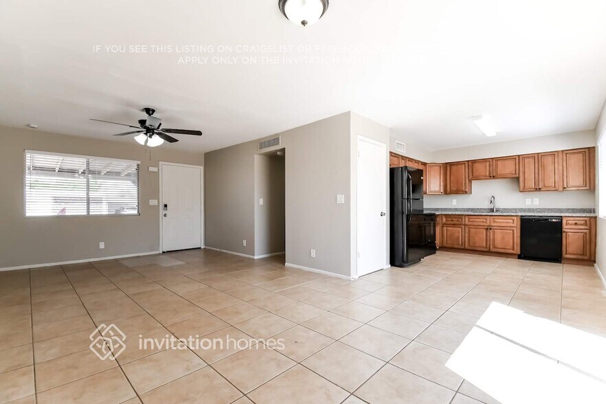 Building Photo - 817 N 95th St