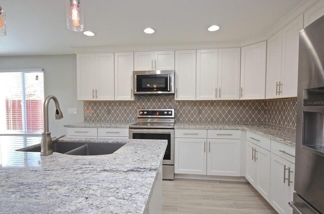 Building Photo - 2707 S Flint Cir