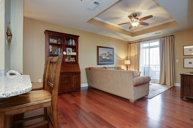 Building Photo - Luxurious One Bedroom Condo in Buckhead!