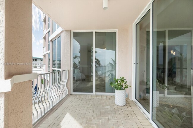Building Photo - 1460 S Ocean Blvd