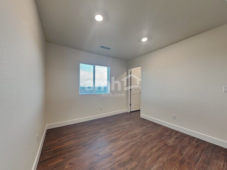 Building Photo - 14982 W 82nd Pl