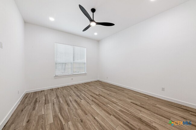 Building Photo - 158 S Academy Ave