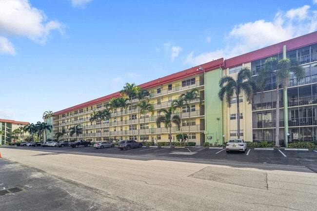 Building Photo - 5300 NE 24th Terrace