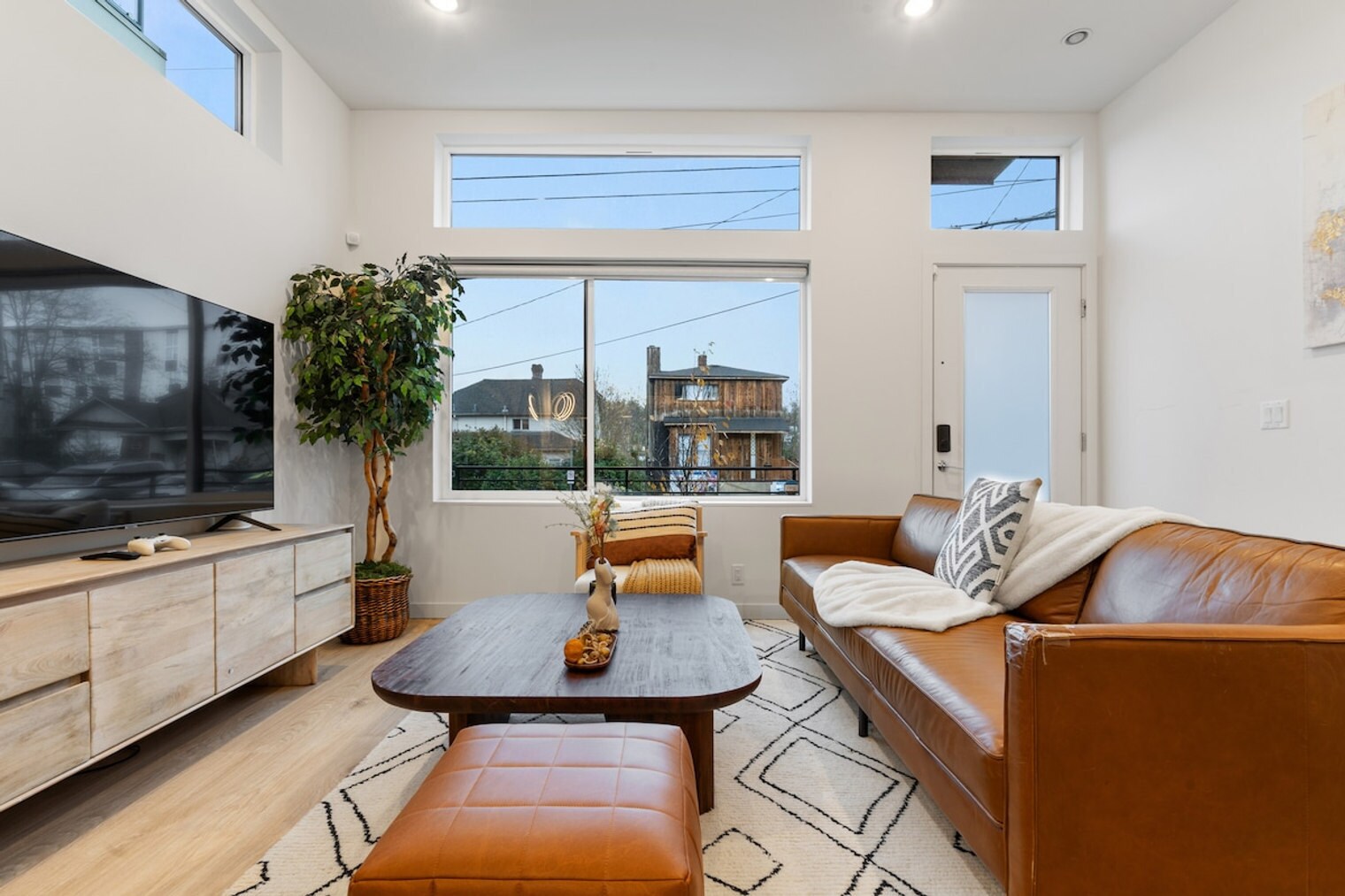 Building Photo - 2433 S Plum St