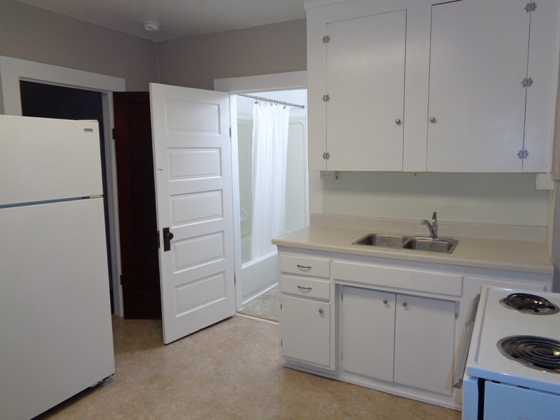 Building Photo - 214 3rd St W