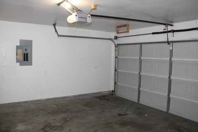 Building Photo - 3133 Walingford Dr