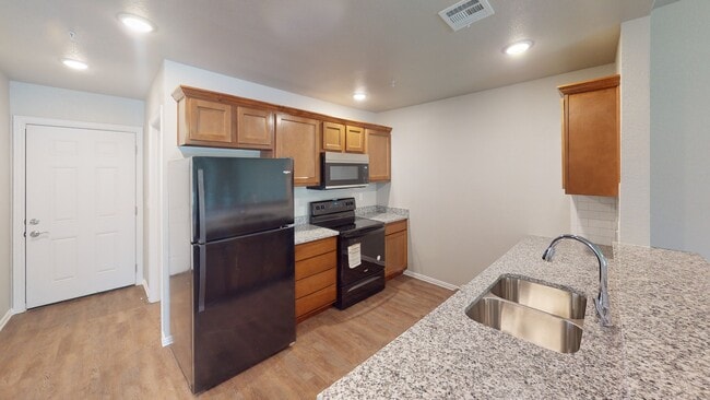 Building Photo - 407 E Tonner Ave