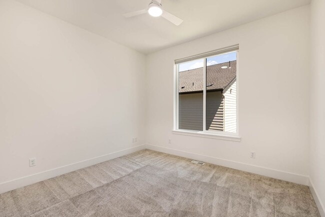 Building Photo - Newer Construction in Avenwood | 5BR Home Near Sammamish Commons