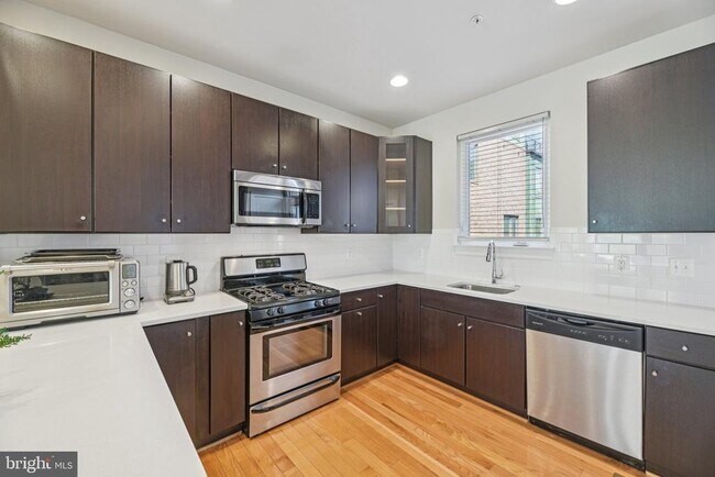 Building Photo - 5627 45th Ave