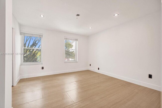 Building Photo - 2129 NE 123rd St