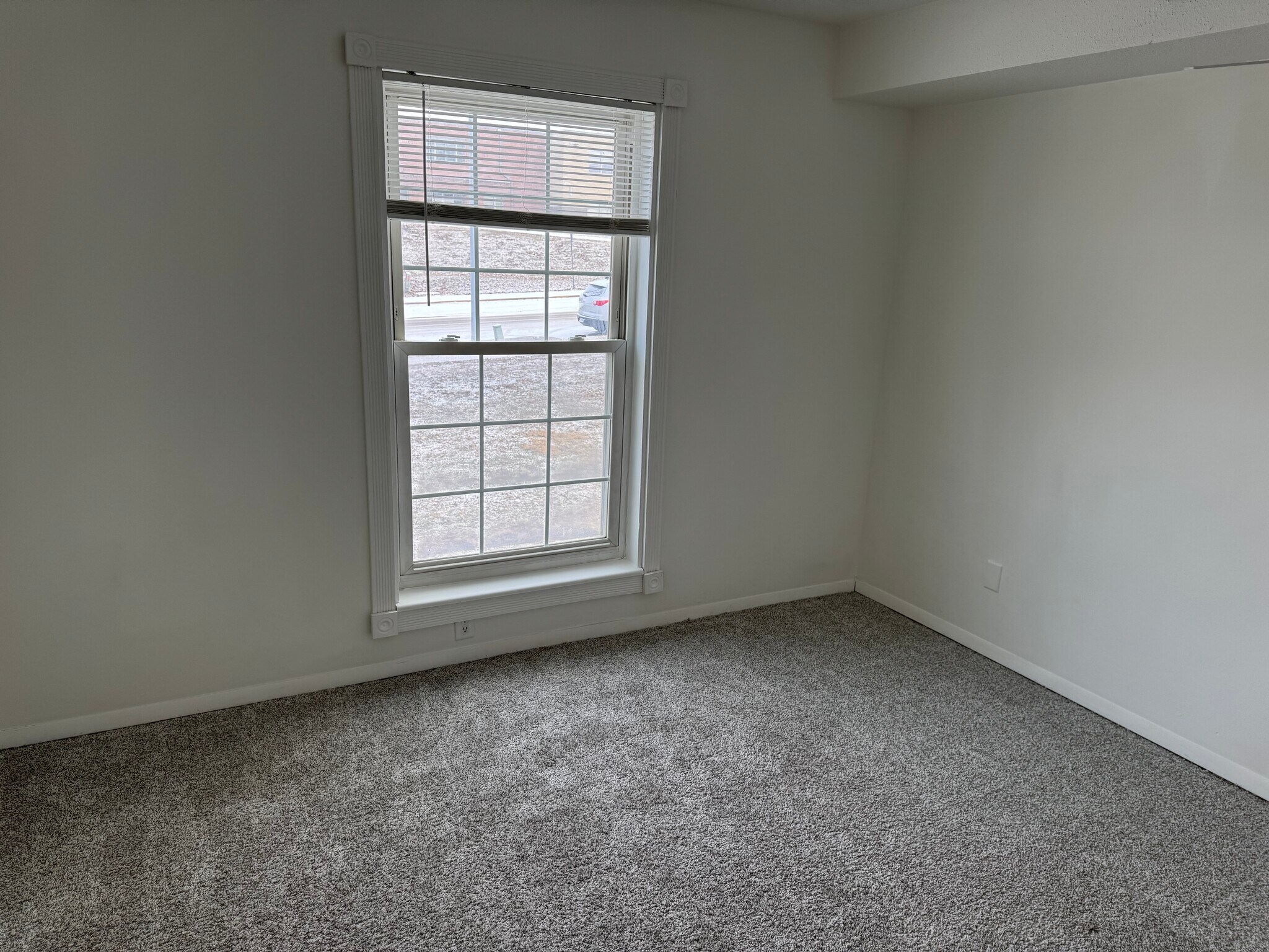 Building Photo - 1120 E 6th St