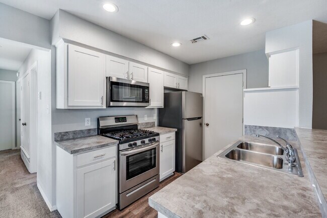 Building Photo - Prime Denton Living: 3-Bed Home Near UNT & Denton High