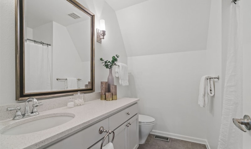 Building Photo - 1340 Bellevue Way SE