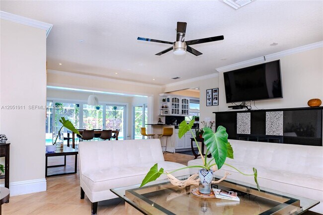 Building Photo - 1529 Bayview Dr