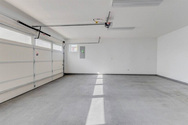 Building Photo - 4115 Chartres St