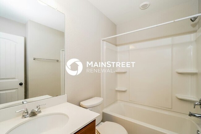 Building Photo - 3 Bedroom Pet-Friendly Home in Hutto, TX with Main Street Renewal