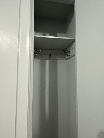 Building Photo - 728 Dobson St