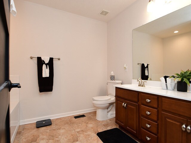 Building Photo - 14902 Mormon St