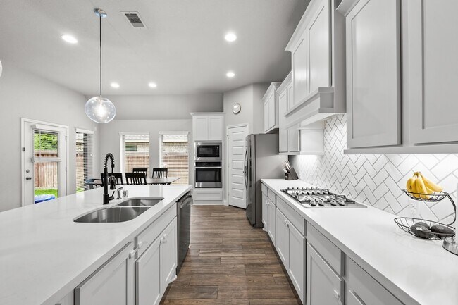 Building Photo - 8136 Tyrell Hgts Rd