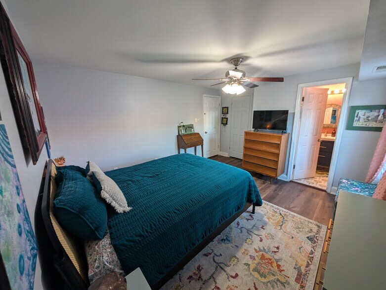 Building Photo - 12709 Gordon Blvd