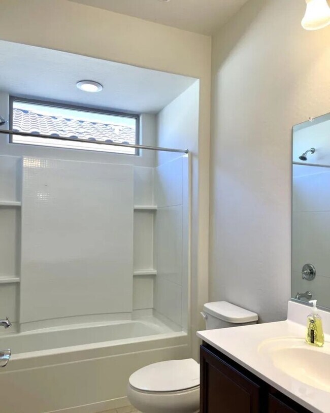 Building Photo - 2022 Built Single-Level 4Bedrooms/3Baths Stunning Home!!