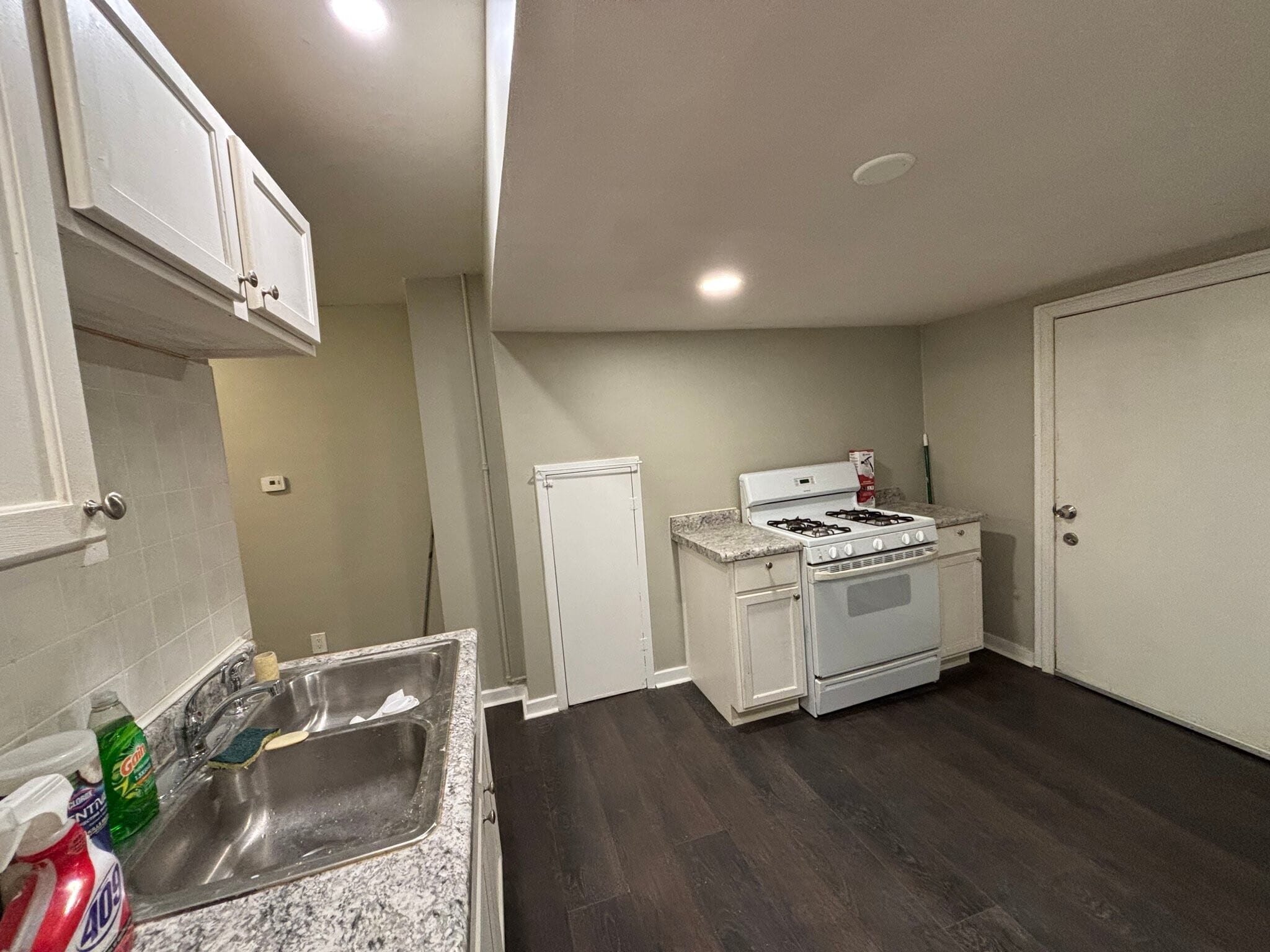 Building Photo - 653 S 69th St