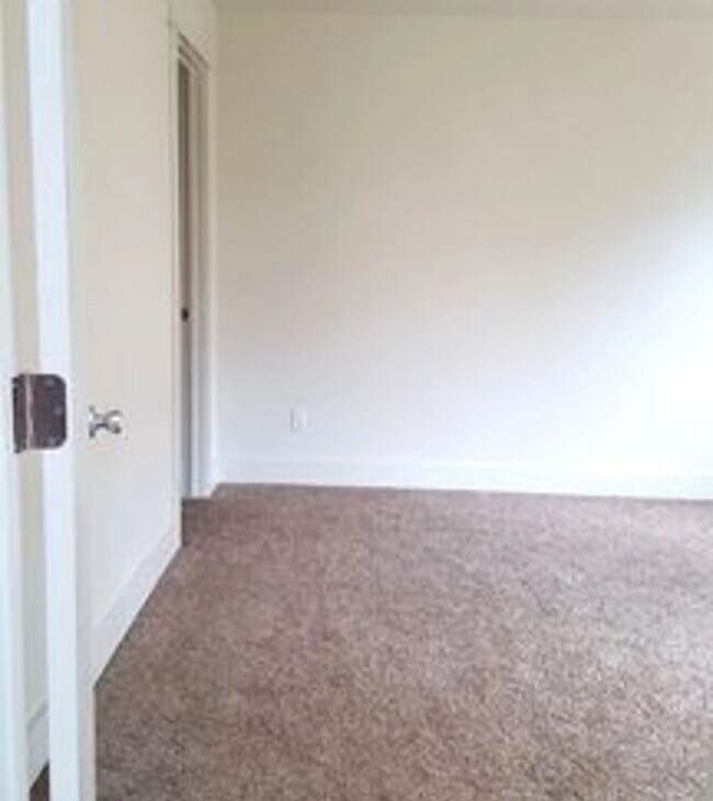 Building Photo - ALK - 1820 Sylvan Highlands Triplex
