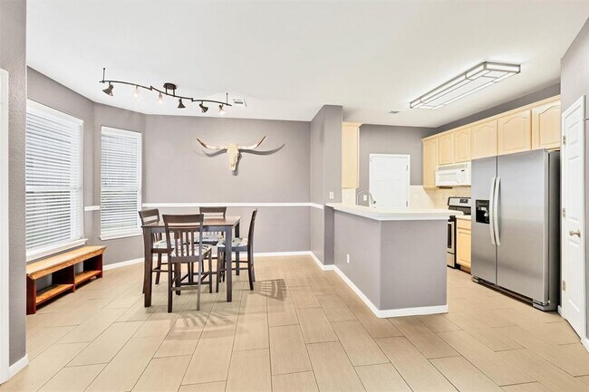 Building Photo - 2100 Pipers Field Dr