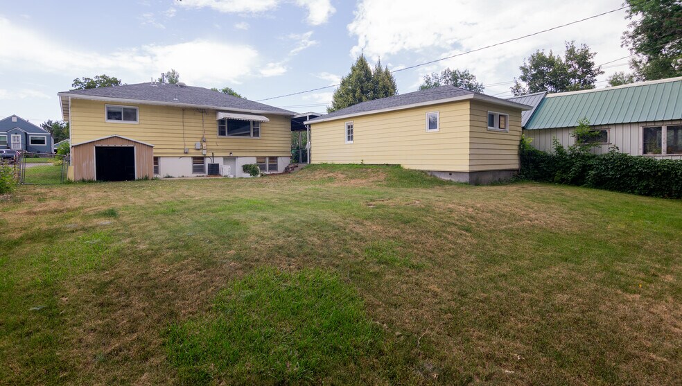 Building Photo - 1012 Avenue C