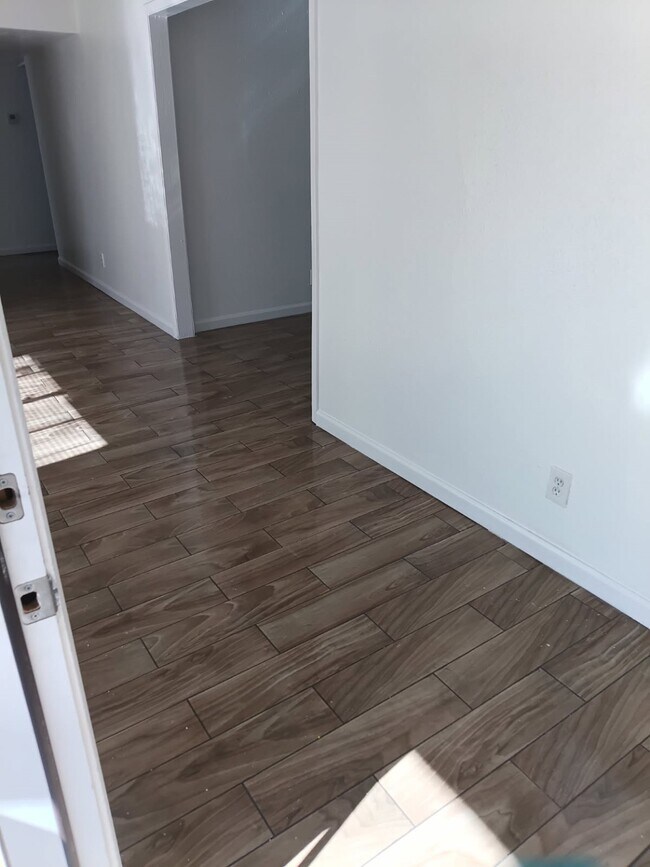 Building Photo - 6200 W Tidwell Rd