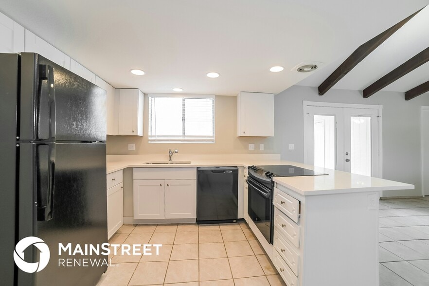 Building Photo - 2449 E Jerome Ave