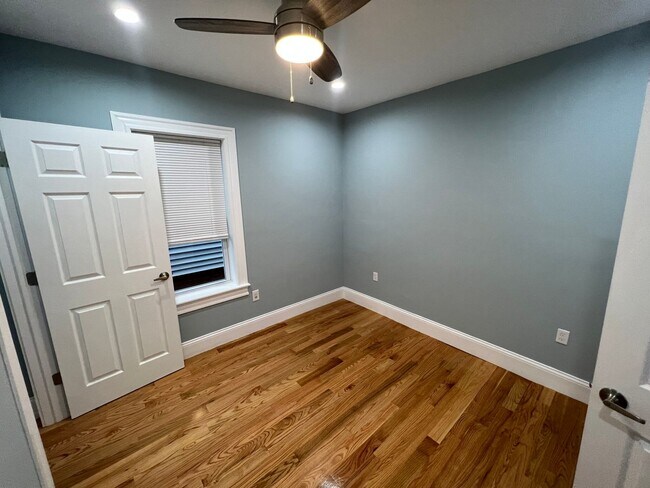 Building Photo - Harvard/Inman Square, High-End Finishes, I...