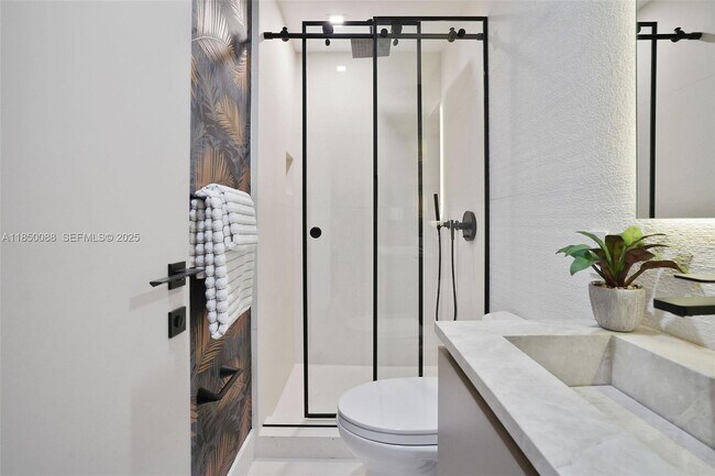 Building Photo - 3343 NE 166th St